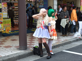 Illustration for article titled Cosplaying In The Streets of Osaka